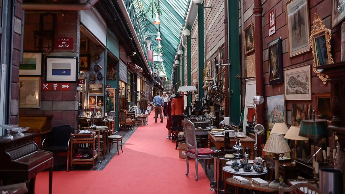 Marché aux Puces de Saint-Ouen Paris France