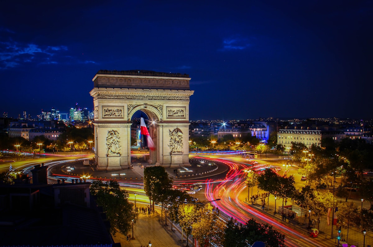 Arch de Triomph - Getting Around Paris