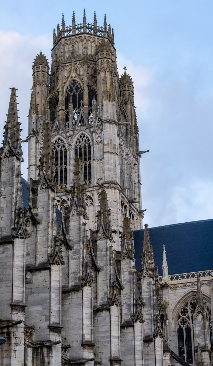 a very tall building with a clock on it's side - day trips from London