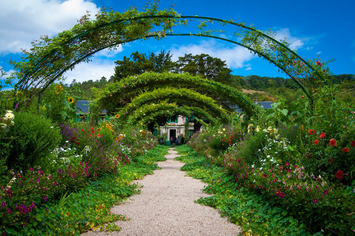 single perspective of pathway leading to house - day trips from Paris