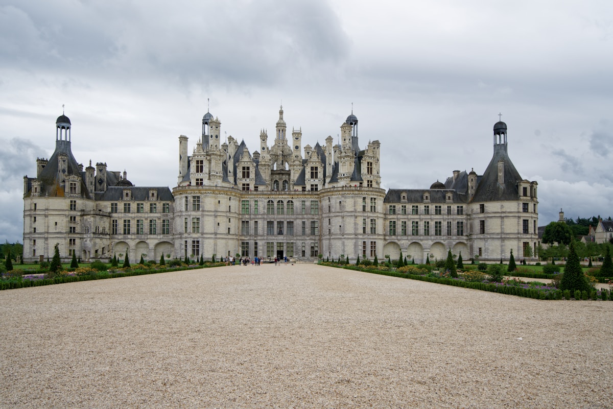 a large castle like building with a lot of windows - Château de Chambord