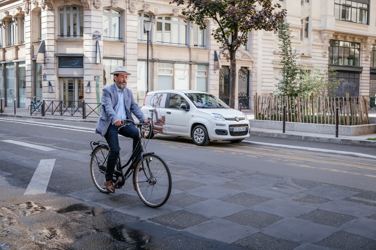 Cycling in Paris