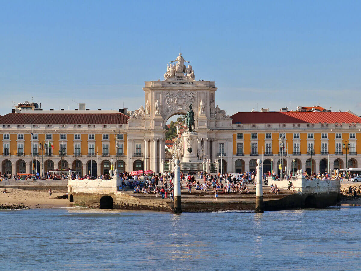 Cais das Colunas Lisbon