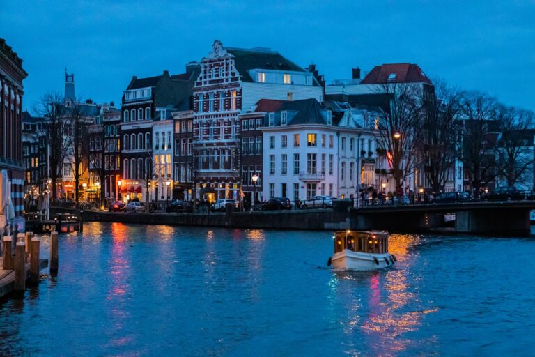 Amsterdam Travel Guide